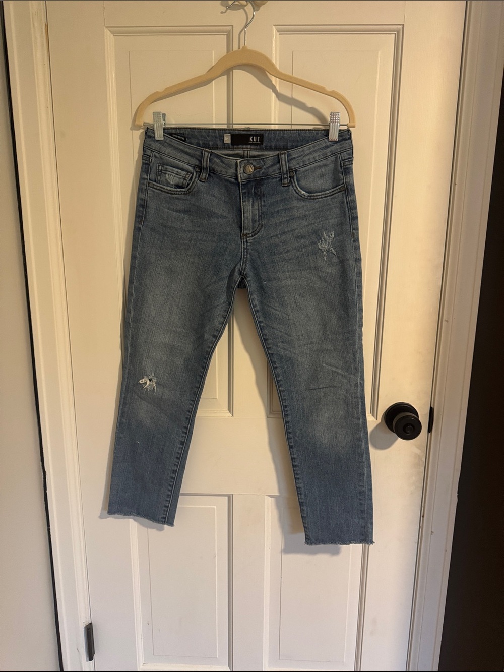 Kut from the Kloth Reese Ankle Straight Leg. Women’s 2 Petite.